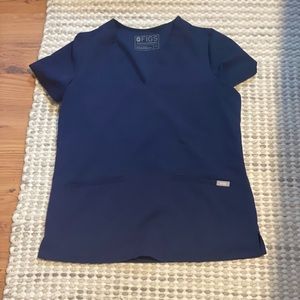 Figs navy casma top XS